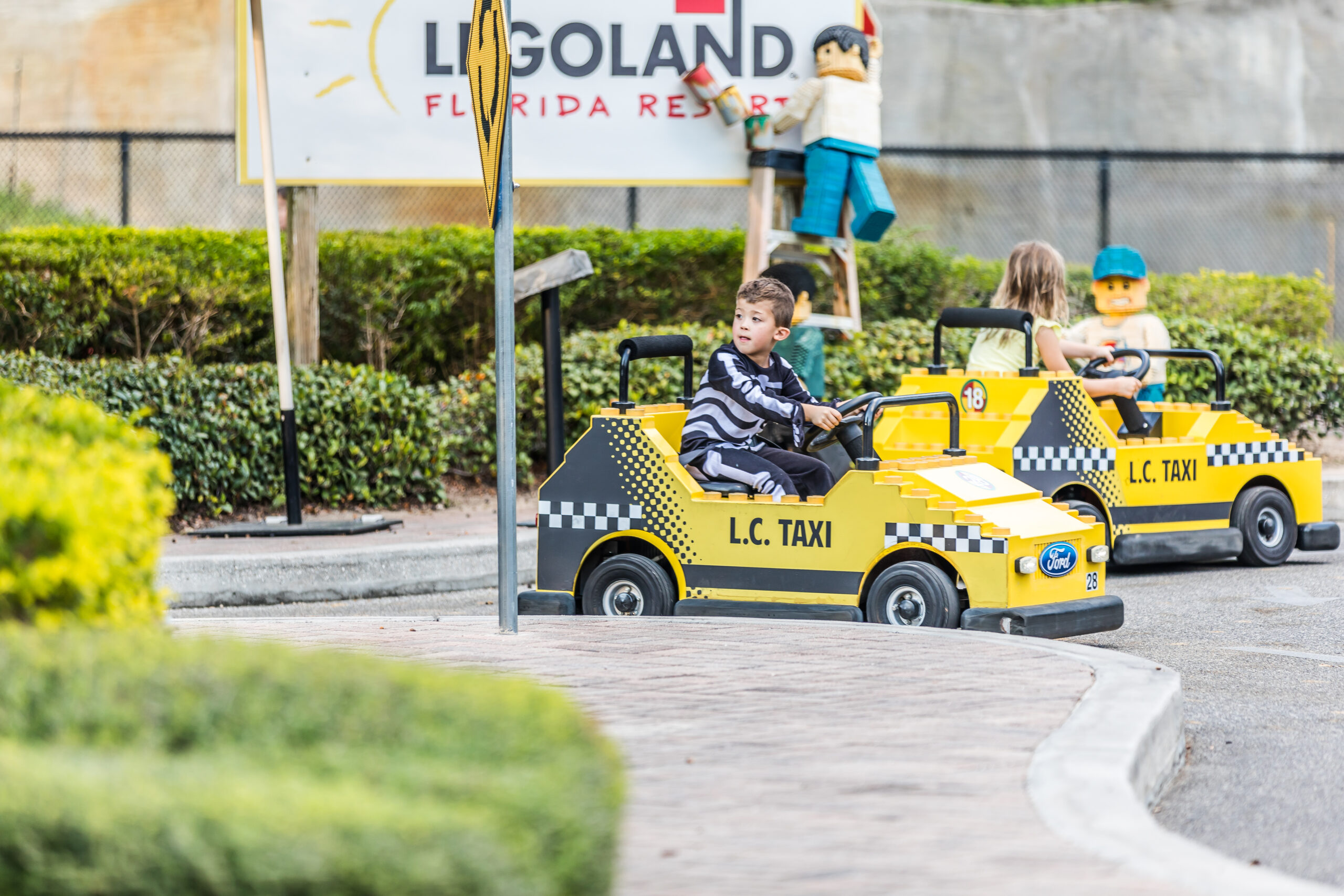 5 Things to Know Before Going to Legoland with your Special Needs kid! #legoland #legolandfl #specialneedslegoland #legospecialneeds #autismlegoland