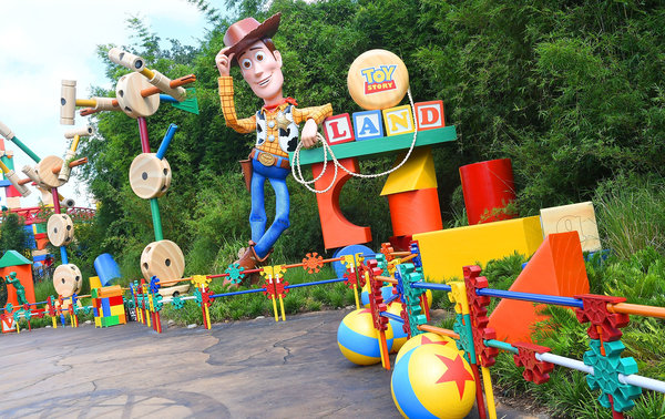 10 Things to Know Before Stepping Foot in TOY STORY LAND!!