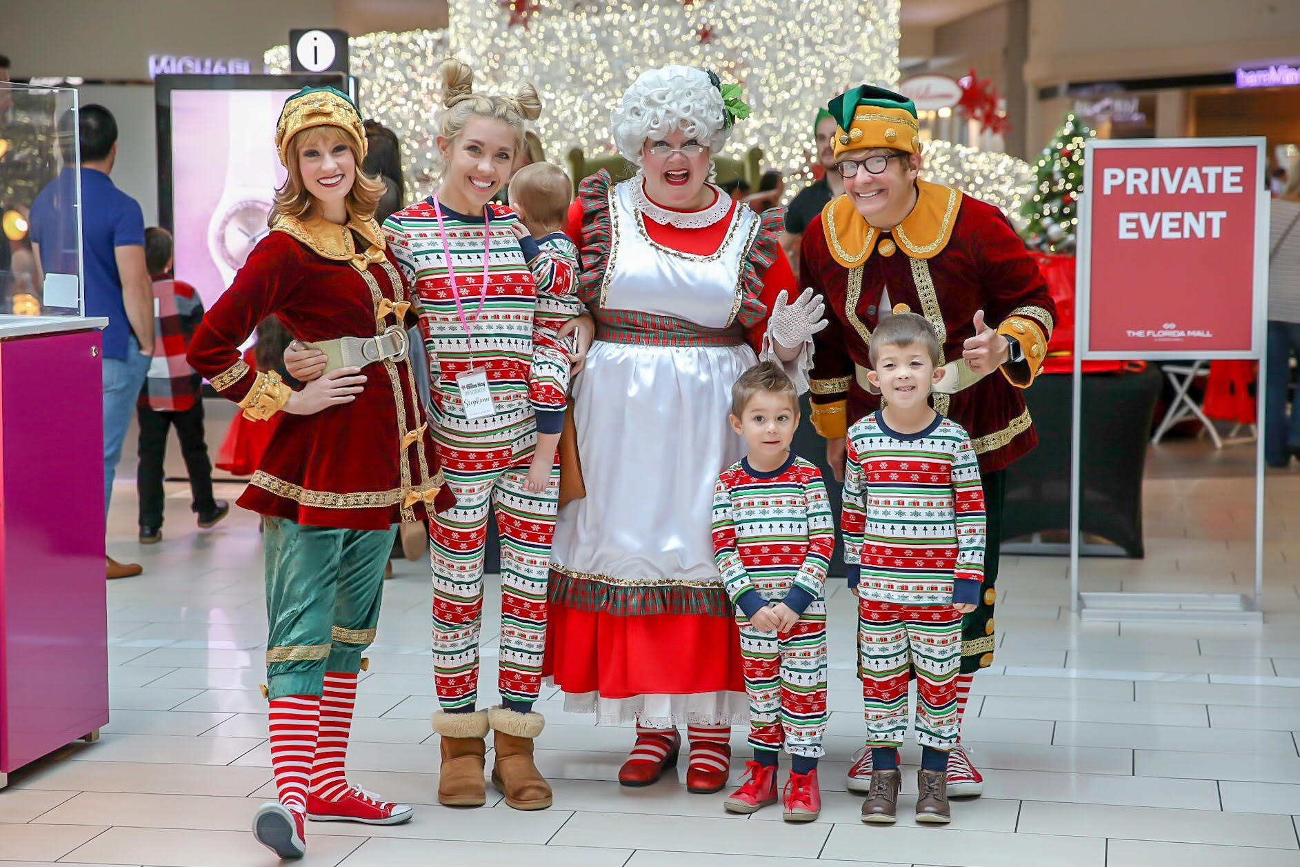 Matching Christmas Family Pajamas GIFT GUIDE for KIDS!! Breakfast with Santa and Photos with Santa at The Florida Mall #floridamall #matchingchristmaspjs #familypajamas #photoswithsanta #santaphotos @thefloridamall @orlandomomsblog