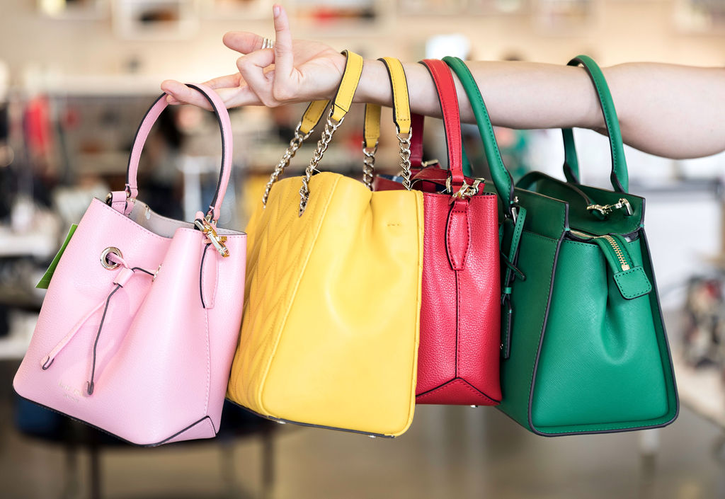 Cheap clothes for kids and mom in Orlando!! Orlando Premium Outlets! Orlando Outlet shopping!! Budget family clothes kids summer styles #summerstyle #momclothes #cheapmomclothes #kidsclothescheap #shoppingwithkids #orlandoshopping #orlandooutlets